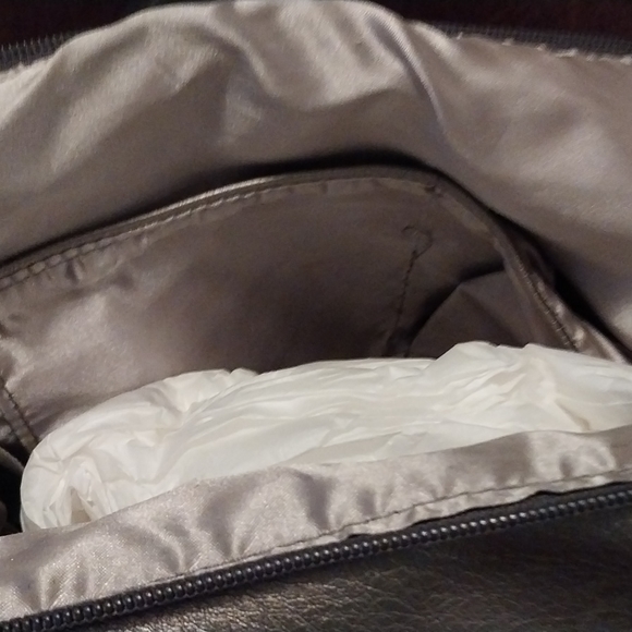 Hobo style two tone metallic bag like new - Picture 3 of 4